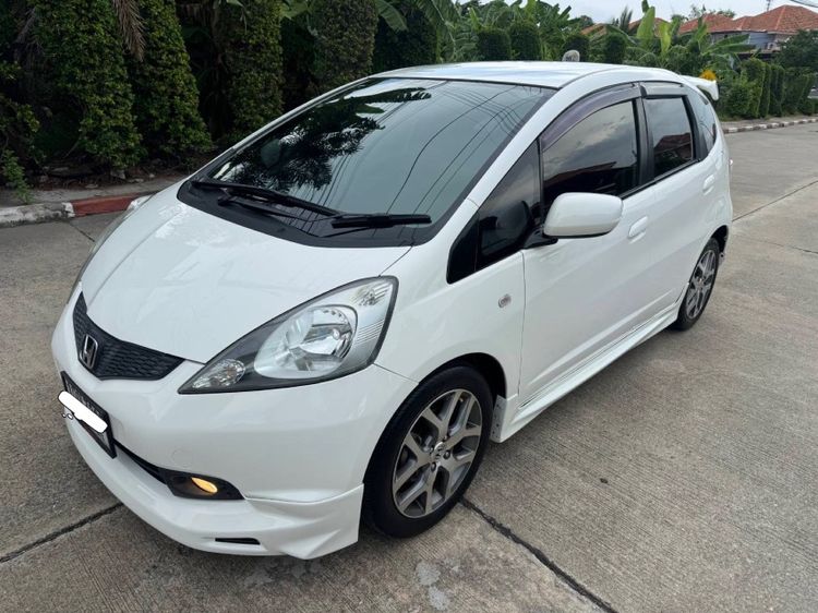 รถ Honda Jazz 1.5 V i-VTEC สี ขาว