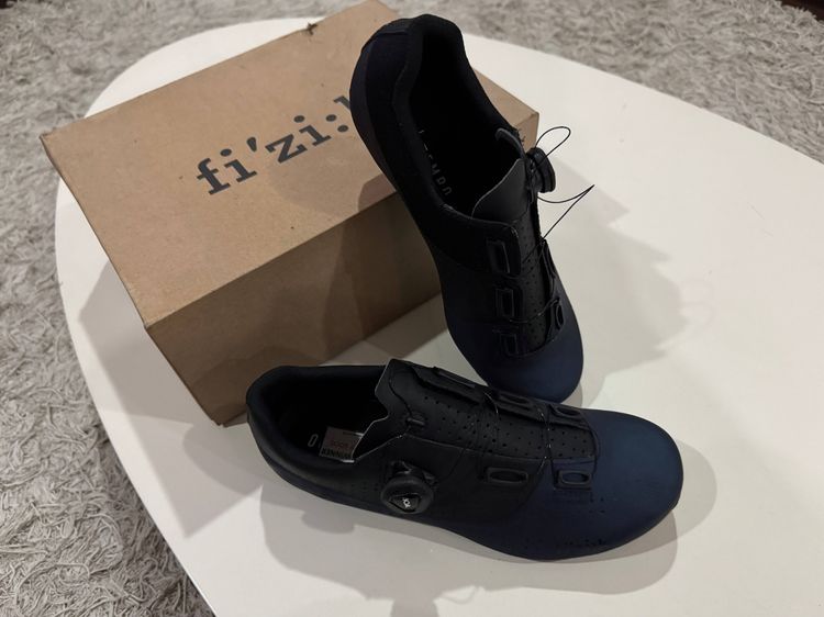 รองเท้า Fizik Tempo Overcurve R4 Wide สี Navy Black ไซส์ 41.5 EU, 8 34 US ของใหม่ (ไม่เคยใช้)