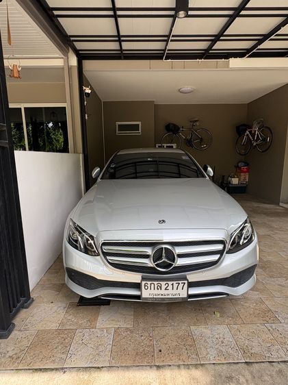 รถ Mercedes-Benz E-Class E350e สี บรอนซ์เงิน
