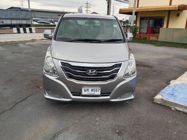 รถ Hyundai H-1  2.5 Maesto Deluxe สี เทา