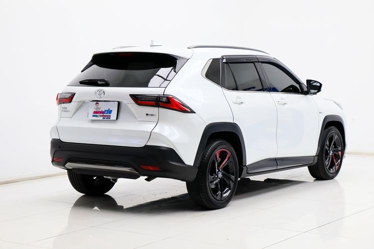 Toyota Yaris Cross 2023 1.5 HEV Premium Luxury Utility-car ไฮบริด ไม่ติดแก๊ส เกียร์อัตโนมัติ ขาว รูปที่ 2