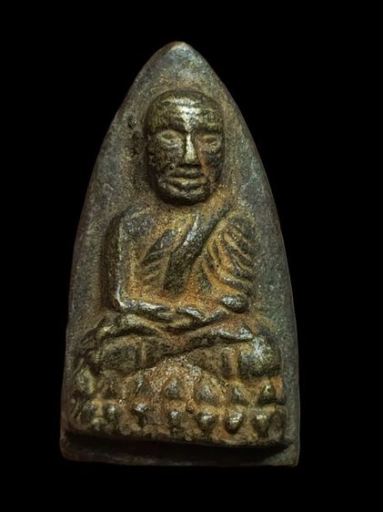 หลวงปู่ทวดหลังเตารีด วัดช้างให้ จ.ปัตตานี ปี2505 เนื้อโลหะ