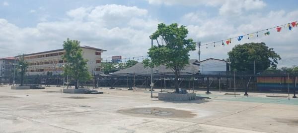 ให้เช่าที่ดิน 9 ไร่ เหมาะกับการทำธุระกินหลายอย่าง เช่น ร้านอาหาร ห้องพักรายวัน ที่ 300,000 บาทต่อเดือน
