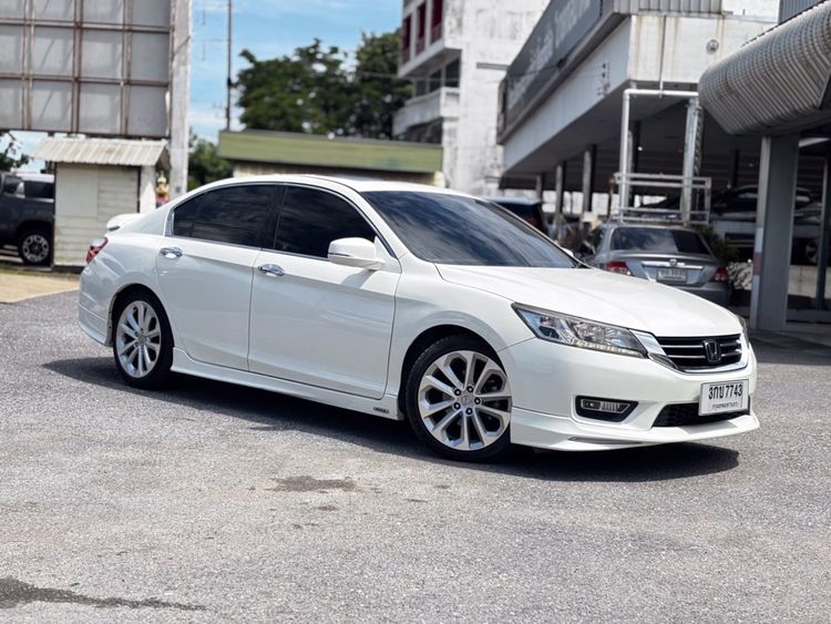 รถ Honda Accord 2.4 Tech สี ขาว