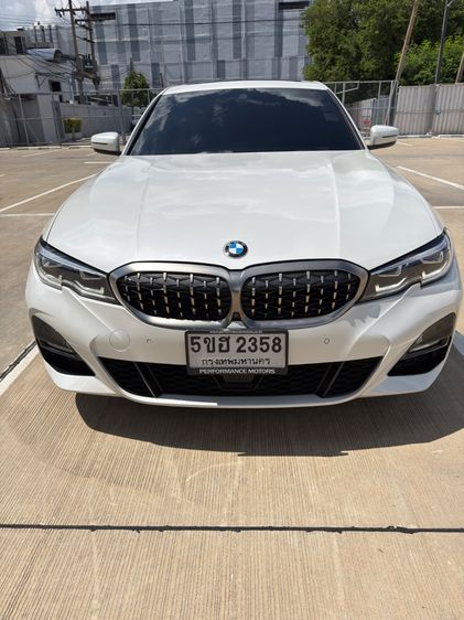รถ BMW Series 3 330e สี ขาว
