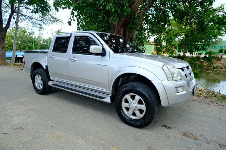 รถ Isuzu D-MAX 3.0 Hi-Lander สี บรอนซ์เงิน
