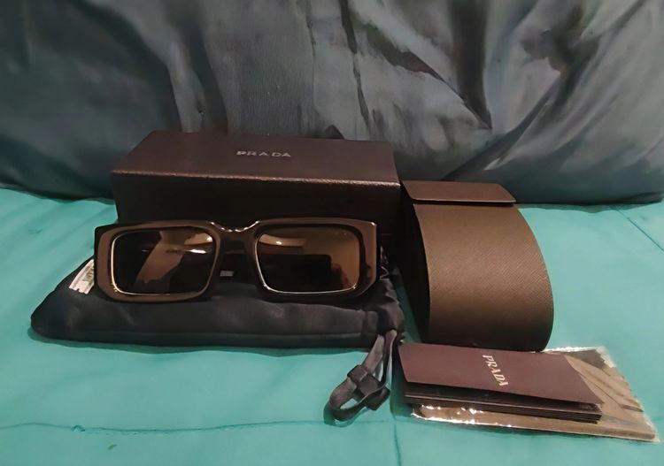 แว่นกันแดด prada pr06ysf 09q5s0 black white